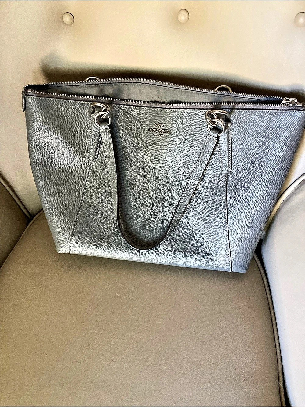 Coach Zip Top Tote in Crossgrain Leather Gray